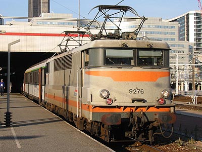 La BB 9276 à la tête d'un TER Corail Paris-Le Mans à la gare Vaugirard
