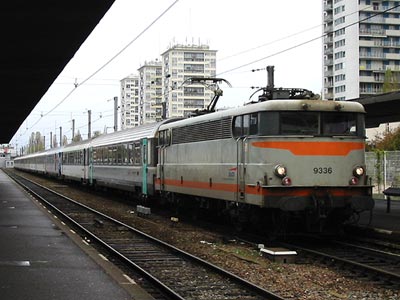 La BB 9336 à Orléans avec une composition originale pour un Aqualys (09/11/2002)