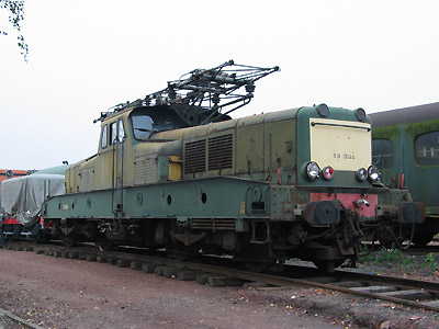La BB 13044 préservée par le CMCF (Oignies, 27/09/2003)