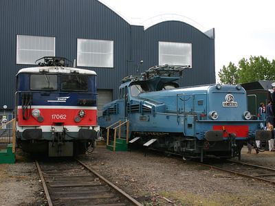 Deux générations de locomotives à courant alternatif lors des JPO des ateliers de Lens (11/06/2005)