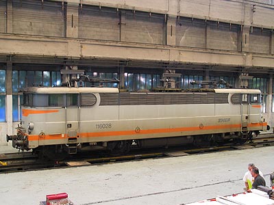 La BB 16028 en révision dans l'EIMM d'Oullins (15/05/2004)