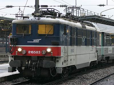 La BB 16583 IDF effectue des remontes à Paris Est (30/03/2007)