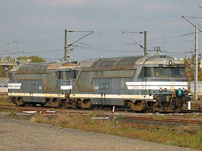 Les BB 167249 et 167247 en UM de secours TGV à Fives-Lille (08/11/2003)