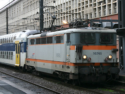 La BB 16745 petites persiennes miofiltres à Lille (09/12/2007)