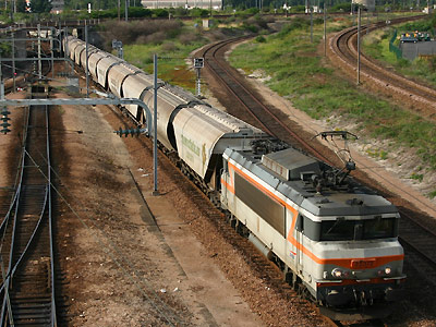 La BB 22372 à Sotteville (02/08/2005)