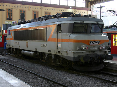 La BB 22393 encore plaquée à Marseille St Charles (18/07/2005)