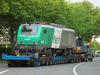 La BB 27080 en convoi pour l'exposition Train Capitale (09/05/2003)