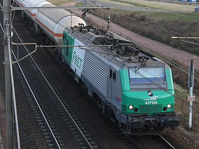 La BB 27124 porte encore le logo Desgrippes. La Ville aux Dames (24/12/2008)