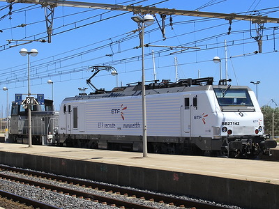 La BB 27142 louée par Akiem à ETF (Sète, 23/06/2015)