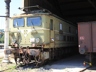 Préservée par l'APPAF, la BB 327 réside à Nîmes... (20/06/2015)