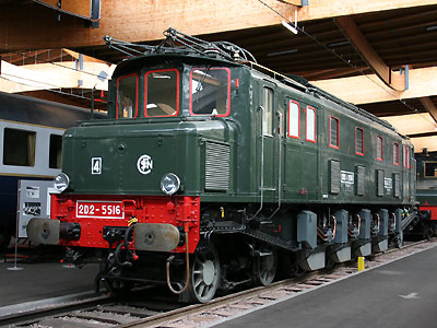 La 2D2 5516 exposée à la Cité du train à Mulhouse (10/05/2006)