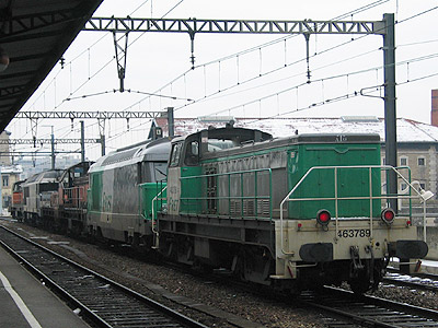 La BB 63789 Fret en queue d'un train de machines à Lyon Perrache (02/02/2003)