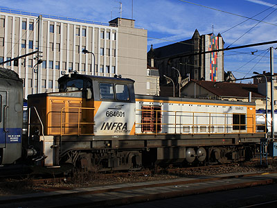 La BB 64601 ex-63617 dans la livrée proto Infra à Limoges (21/09/2011)