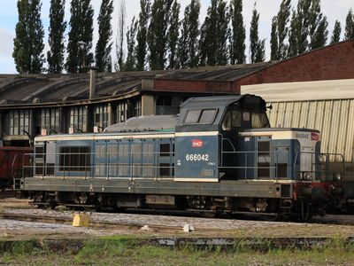 La BB (6)66042, trois phares, à Longueau (05/10/2013)