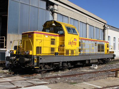 La BB 69268 dans sa nouvelle livrée Infra, à Nîmes (21/03/2013)
