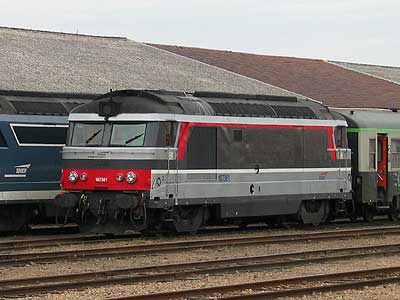 La BB 67361 Multiservice (Gris foncé 808) à Roanne (19/10/2003)