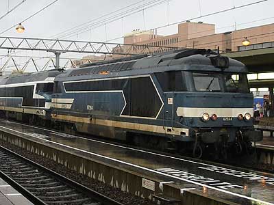 La BB 67364 et une CC 72000 en véhicule à Lyon Part Dieu (10/08/2002)
