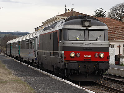 La BB 567545 Multiservice (Gris foncé 808) à Langogne (27/04/2008)