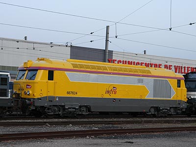 La BB 667624 Infra à Villeneuve St Georges (24/04/2010)