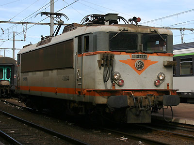 La BB 8644 detelée à l'arrivée de son train à Cerbère (07/08/2005)