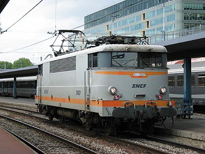 La BB 9264 traverses renforcées, Paris Austerlitz (02/05/2003)