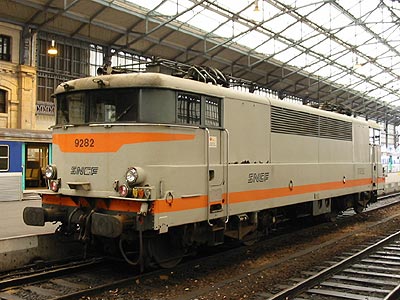 La BB 9282 ex-réversible à câblots, Tours (10/11/2002)