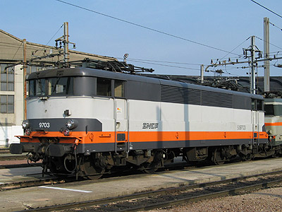 La BB 9703 au dépôt de Villeneuve (11/04/2003)
