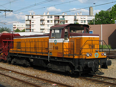 Ancienne machine HBNPC, le T168 de la RATP est mû par un MGO turbo de 825ch (Nanterre, 06/06/2003)