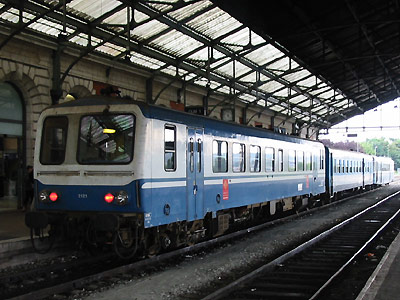 L'X 2121 à Rodez (25/08/2002)