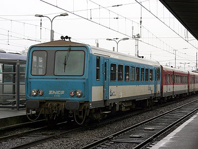 L'X 2210 à  Bordeaux St Jean (27/03/2005)