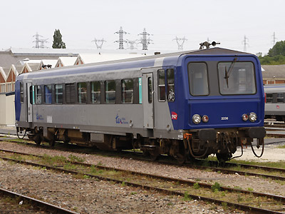 L'X 2230 TER Poitou Charentes à Saintes (04/05/2008)