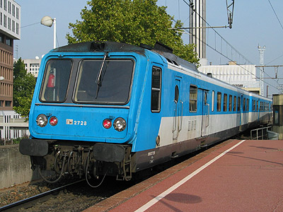 L'X 2728 modernisée quitte Lyon Part-Dieu (18/10/2003)