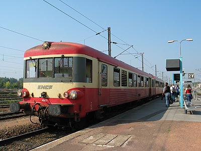 L'X 4587 en gare de Béthune (19/09/2003)