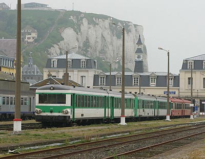 X 4602, 4741 et 4564 sous les falaises du Tréport (14/05/2006)