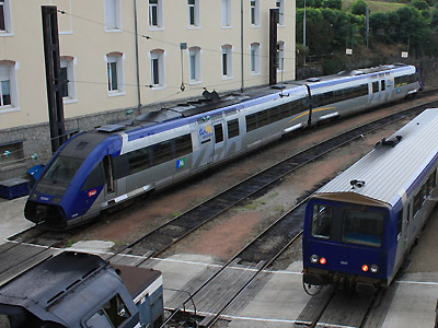 L'X 72501 Aquitaine stationne à Limoges (08/10/2011)