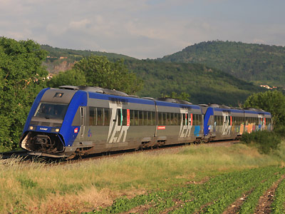 L'X 72587 Midi Pyrénées sur un Toulouse-Clermont (22/05/2011)