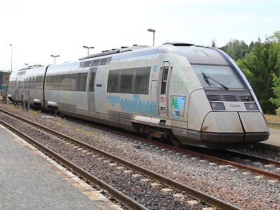 L'X 72594-93 dans la nouvelle livrée Aquitaine à Sarlat (25/05/2015)