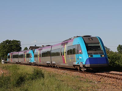L'X 72599 Livrée Pays de la Loire mais exploité par Centre sur Paris-Vendôme (24/05/2010)
