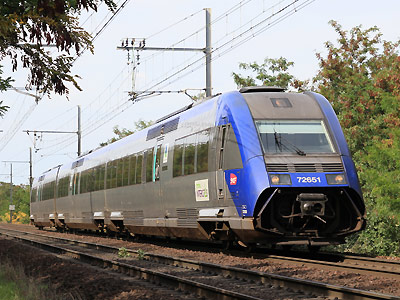 L'X 72651 tricaisse n'est pas un TER mais un "Corail Intercités"! (10/09/2011)
