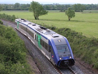 L'X 72685 Auvergne à Arvant (07/05/2011)