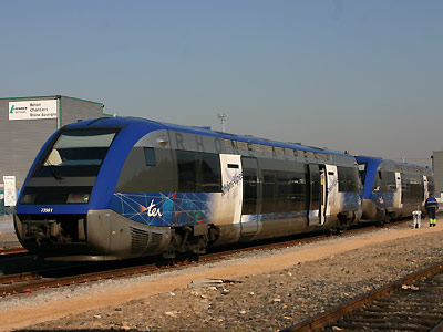 L'X 73561 en livrée Kaléidoscope Rhône Alpes à Lyon Vaise (09/02/2008)
