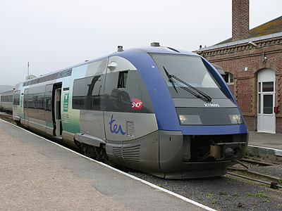 L'X 73595 Picardie frotte au Tréport (14/05/2006)