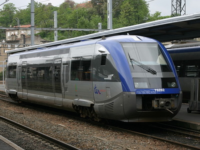 L'X 73782 dans la première version de la livrée Limousin (Poitiers, 05/05/2005)
