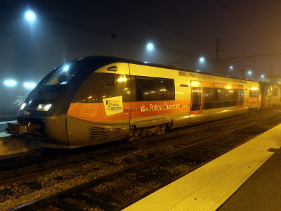 L'X 73796 Poitou-Charentes dans la brume à Tours (18/12/2016)