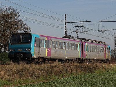La Z 9609 dans la nouvelle livrée Pays de la Loire à Amilly sur un Chartres-
Nogent le Rotrou (31/10/2012)